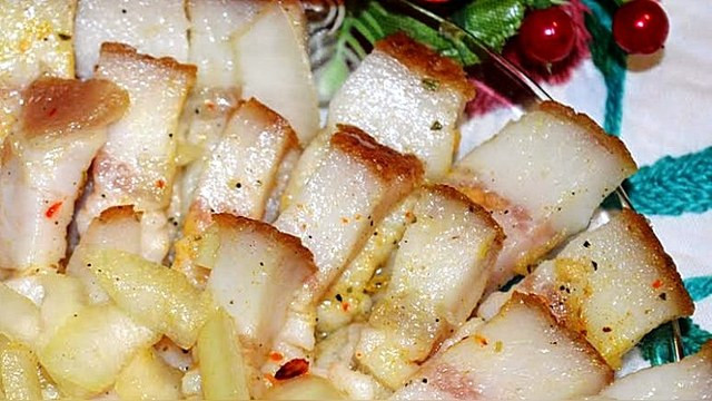 Зеркало недели: Правительство гарантирует украинцам 2 кг сала в год