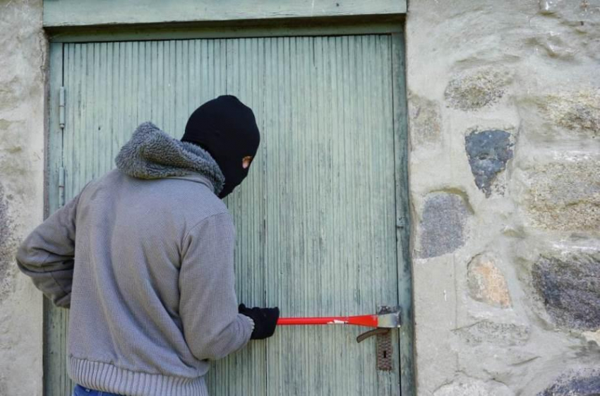В Ступино полиция задержала троих мигрантов за кражу алкоголя на 1 млн руб.