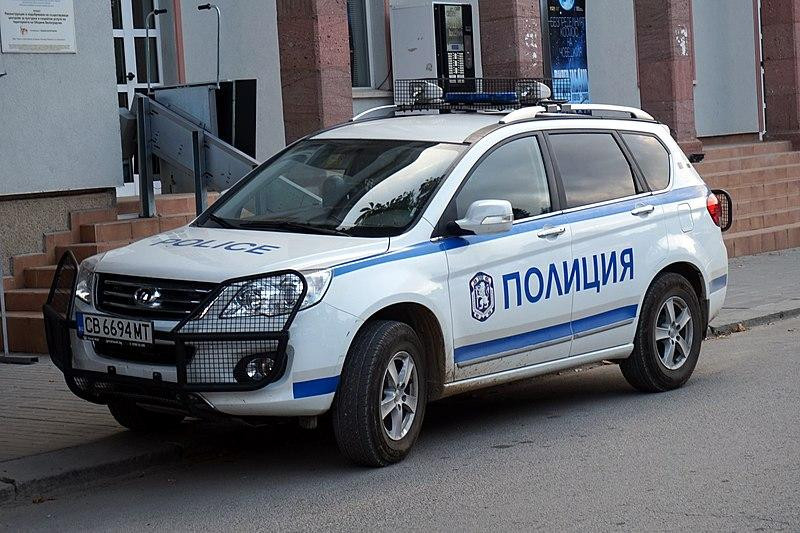 В Омской области мужчина поругался с двумя братьями в кафе и сбил их машиной