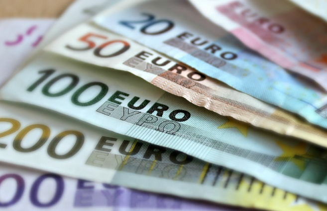 Курс евро на торгах неожиданно вырос