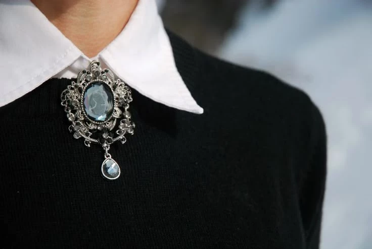 Опасная красота: почему нельзя носить старинные или винтажные украшения