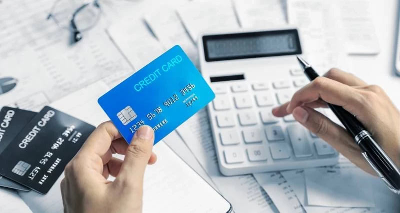 Как контролировать кредитные карты и избежать ненужных долгов
