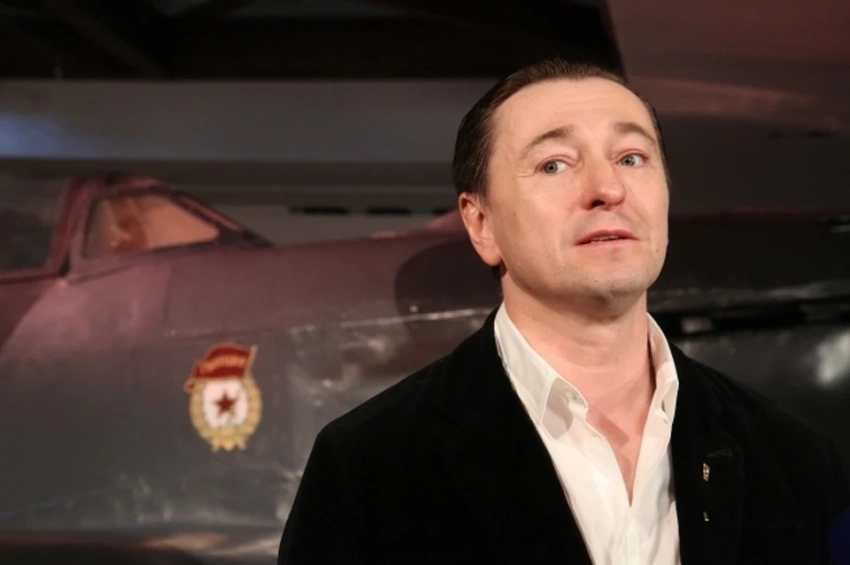 «Все мои корни отсюда, сила моя здесь»: Сергей Безруков привез семью в Нижний Новгород в юбилей Победы