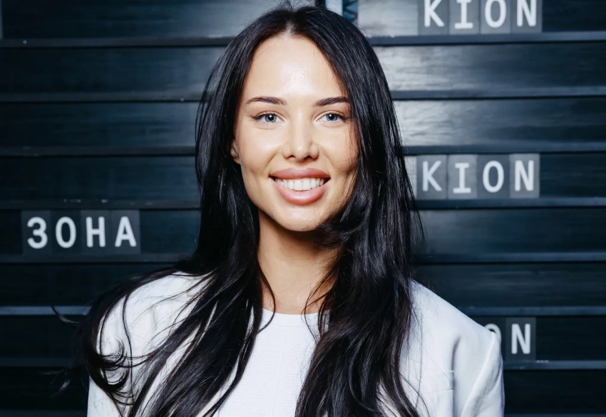 Анастасия Решетова, Ирина Безрукова и Лукерья Ильяшенко посетили премьеру сериала "Театральная зона"