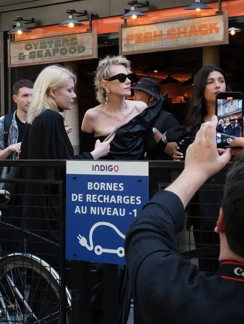 Неделя высокой моды: как Вера Брежнева, Кристина Романова, Ольга Карпуть и Земфира* провели время в Париже