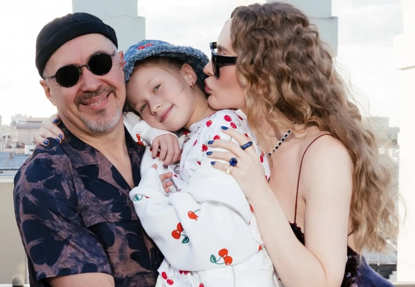 Трёхъярусный торт, горка из тирамису и черешня: Наталья Давыдова и миллиардер Иван Стрешинский отметили 10-летие дочери