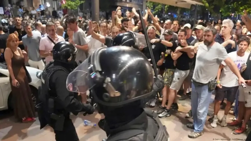 Президент Сербии назвал «головорезами» протестующих и обвинил Запад в организации беспорядков в стране